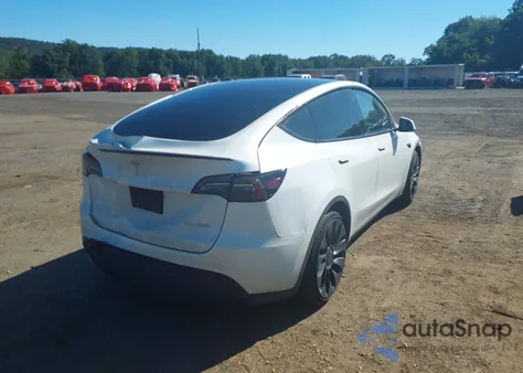 2022 Tesla Model Y Performance Dual Motor All-Wheel Drive z USA, uszkodzony, nr VIN 7SAYGDEF2NF519002